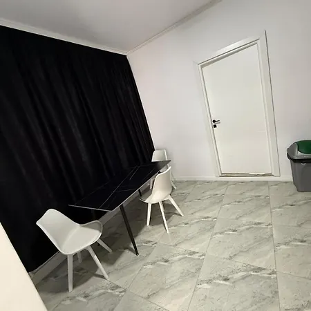 4 Curte Parcare Privata Centru *